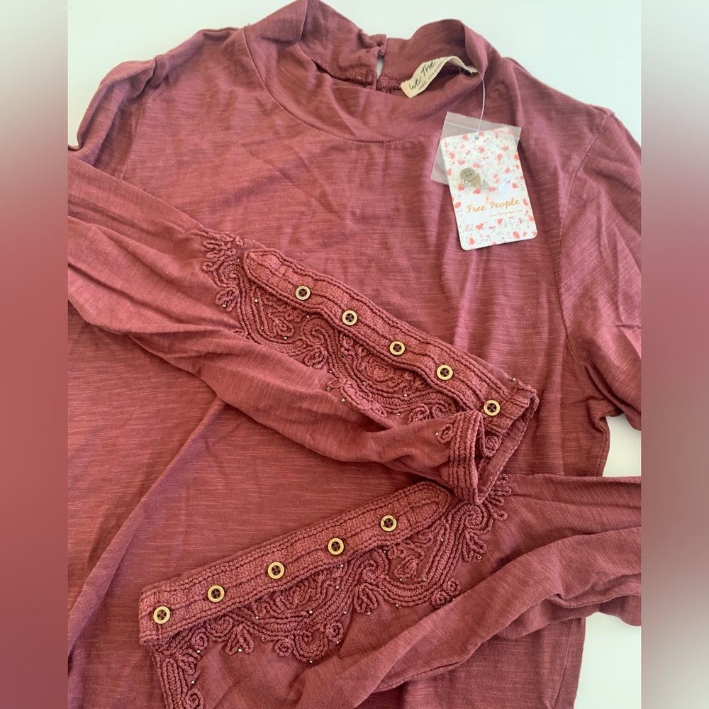 FREE PEOPLE Top S HOOKED ON YOU CUFF Button Crochet Beads Keyhole Burgundy NWT - Picture 4 of 4